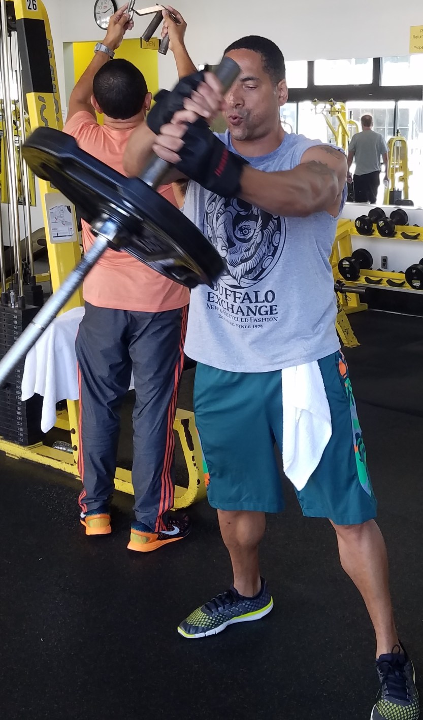 bufffalo exchange david m raine gym sweat muscle weights